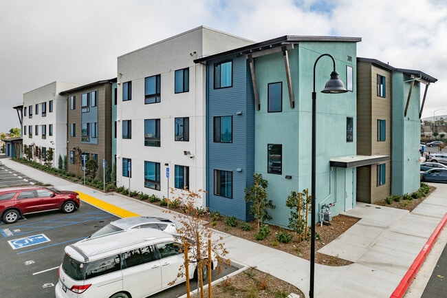 Breton Apartments in Bay Point, CA - Building Photo - Building Photo
