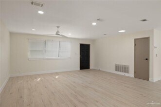 19 Fern Ave W in McAllen, TX - Building Photo - Building Photo