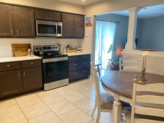 1625 Farmington Ave in Norman, OK - Foto de edificio - Building Photo