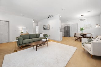Palace Court Apartments in North Syracuse, NY - Building Photo - Building Photo