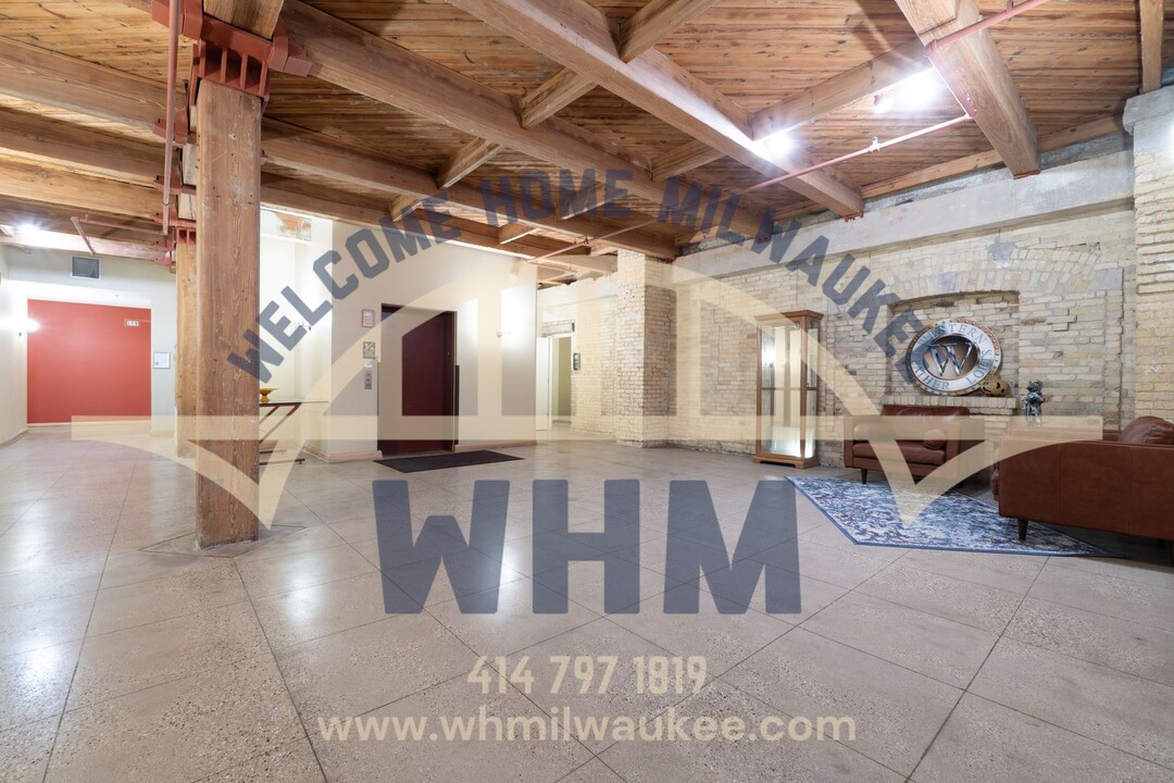 904 E Pearson St in Milwaukee, WI - Foto de edificio