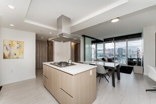 1768 Cook St in Vancouver, BC - Building Photo