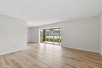 1400 Pompei Ln in Naples, FL - Foto de edificio - Building Photo