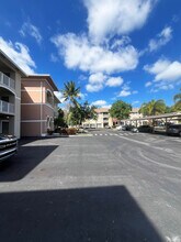 6482 Emerald Dunes Dr in Royal Palm Beach, FL - Building Photo - Building Photo