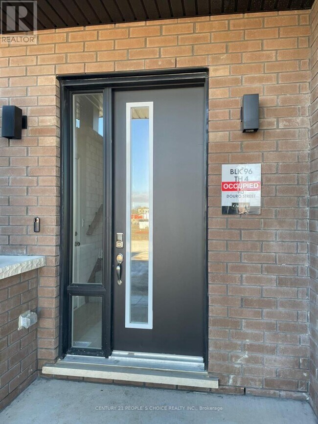 913 Douro St in Stratford, ON - Building Photo - Building Photo