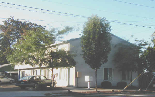 Saint Louis Apartments in Portland, OR - Building Photo - Building Photo