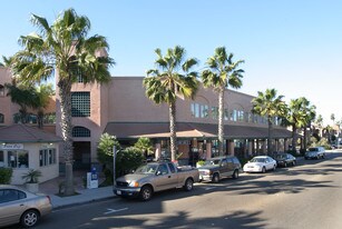 710-714 Seacoast Dr in Imperial Beach, CA - Building Photo
