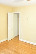 8210 Greenwood Ave, Unit 4 in Takoma Park, MD - Foto de edificio - Building Photo