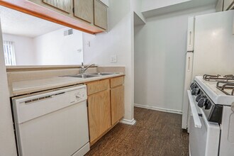 Woodland Ridge in San Antonio, TX - Foto de edificio - Building Photo