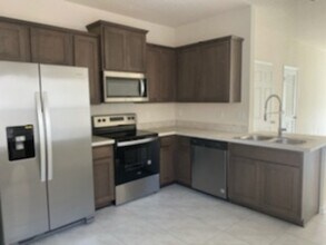 911 Capitol Pkwy in Jacksonville, FL - Building Photo - Building Photo