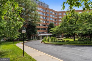 4000 Tunlaw Rd NW in Washington, DC - Building Photo