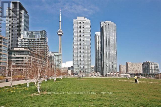 11 Brunel Ct in Toronto, ON - Building Photo - Building Photo