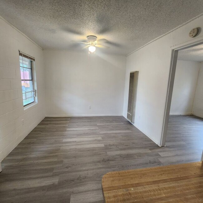 610 Ruiz St in San Antonio, TX - Building Photo - Building Photo