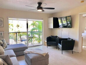 2039 SE 10th Ave in Fort Lauderdale, FL - Building Photo - Building Photo