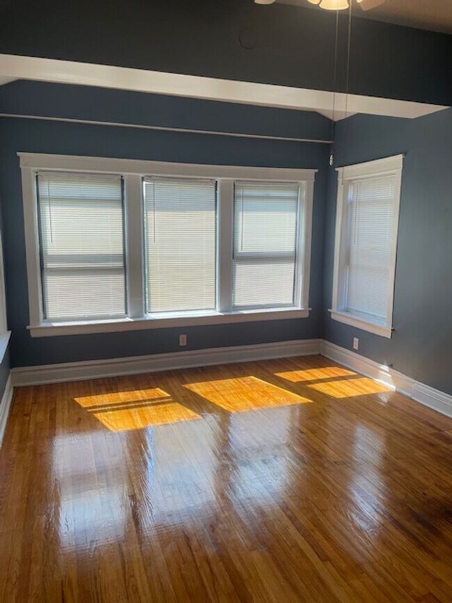 property at 1358 W Rosedale Ave