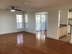 6822 Glenridge Dr in Atlanta, GA - Building Photo