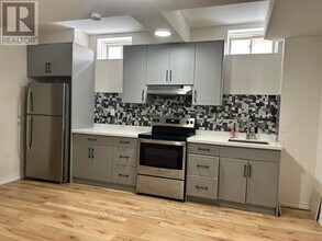1153 Stag Holw in Oakville, ON - Building Photo - Building Photo