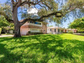 55 Pinta Rd in Miami, FL - Building Photo