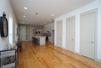 527 Pecore St in Houston, TX - Building Photo - Building Photo