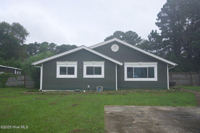 200 N Willow Ln in Jacksonville, NC - Building Photo - Building Photo