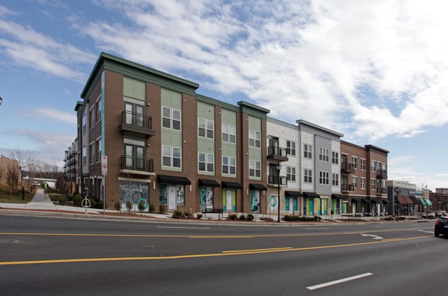 The Palette at Arts District in Hyattsville, MD - Foto de edificio - Building Photo