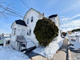 177 Hobart Ave in Greenwich, CT - Building Photo