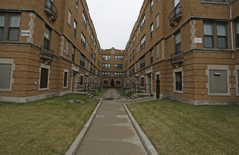 Renaissance Apartments in Chicago, IL - Building Photo - Building Photo