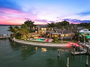 621 Belle Isle Ave in Belleair Beach, FL - Building Photo - Building Photo