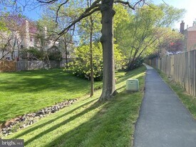 4831 Carriagepark Rd in Fairfax, VA - Building Photo