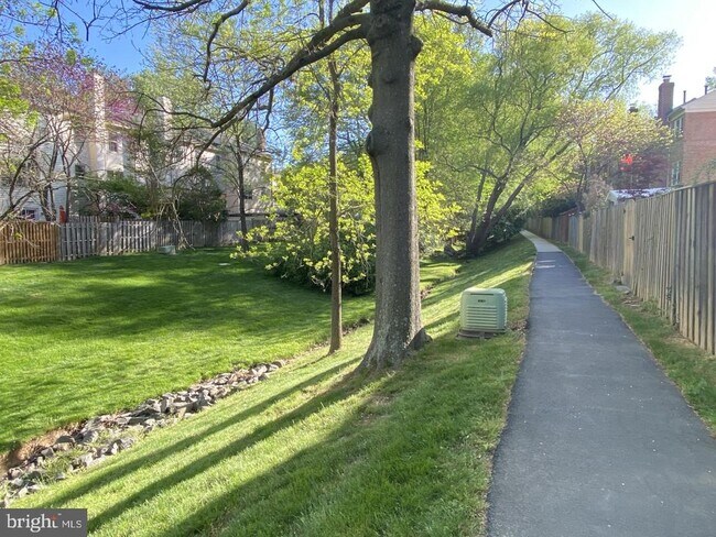 property at 4831 Carriagepark Rd