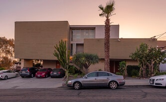 2020 Albatross St, Unit 3 in San Diego, CA - Building Photo