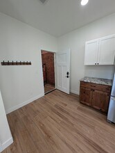 107 W Washington St in Exira, IA - Foto de edificio - Building Photo