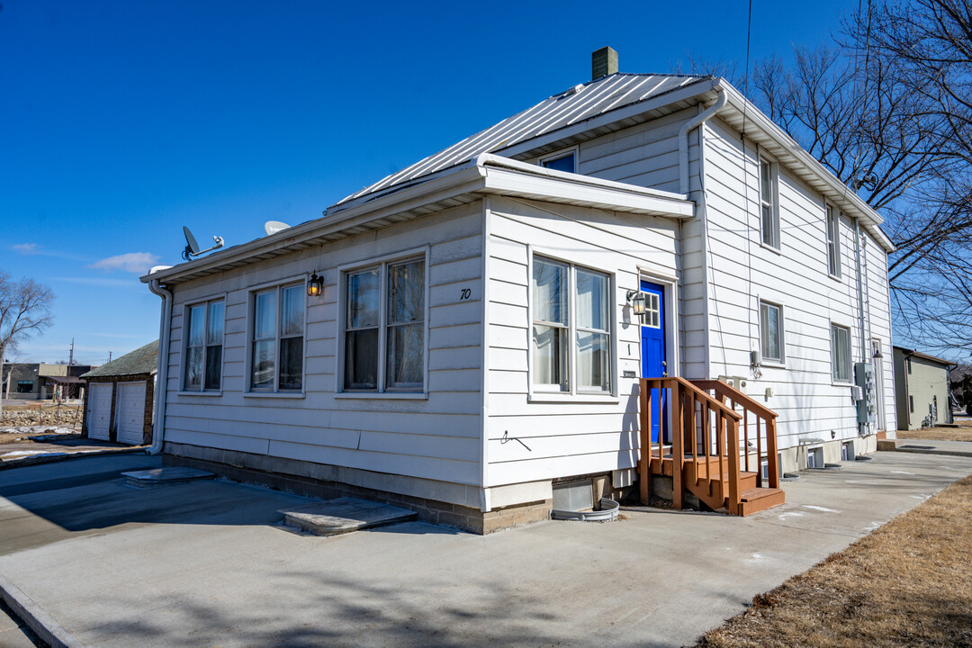 70 Mill St in Mauston, WI - Building Photo