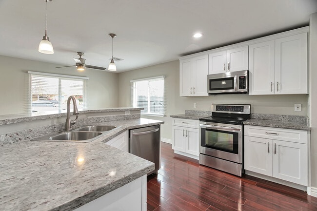 5208 S 11th Ave, Unit 5208