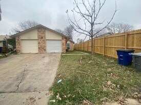1016 Fieldwood Dr in Austin, TX - Building Photo