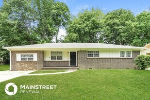 690 Brooksdale Dr in Tuscaloosa, AL - Building Photo