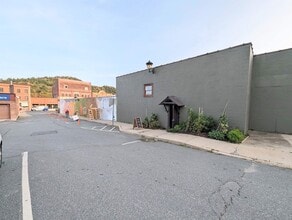 443 Railroad St, Unit 4 in St Johnsbury, VT - Building Photo - Building Photo