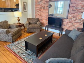 39 Thomas Ave in Bryn Mawr, PA - Building Photo