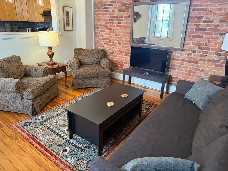 39 Thomas Ave in Bryn Mawr, PA - Building Photo