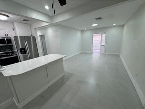 10245 SW 37th Terrace in Miami, FL - Building Photo - Building Photo