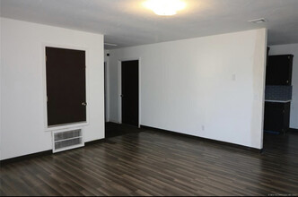 305 W Adler Ave, Unit 305 W Adler in Davis, OK - Building Photo - Building Photo