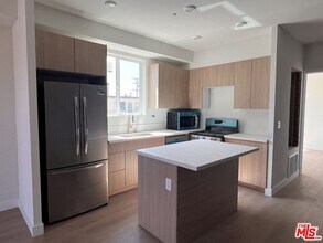 1230 S Berendo St in Los Angeles, CA - Building Photo - Building Photo