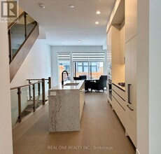 35 Lou Parsons Wy in Mississauga, ON - Building Photo - Building Photo