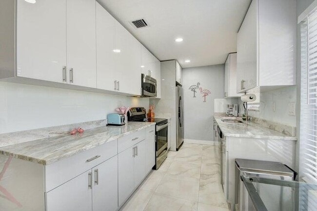 1415 Crest Dr in Lake Worth Beach, FL - Building Photo - Building Photo