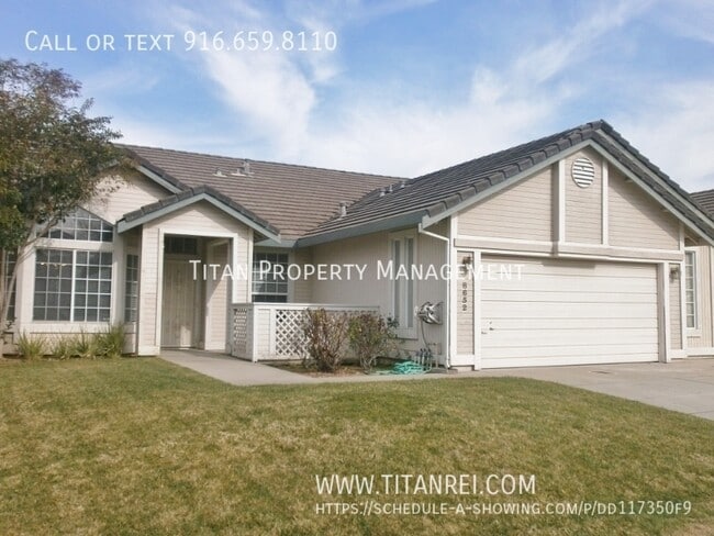 8652 Meandering Way in Sacramento, CA - Building Photo - Building Photo