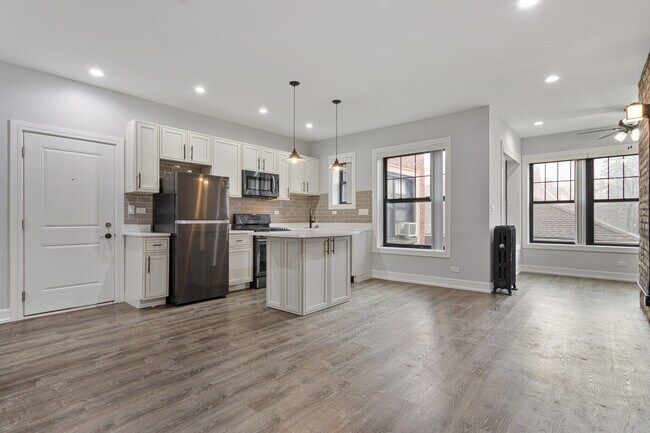 1060 W Glenlake Ave in Chicago, IL - Building Photo - Building Photo