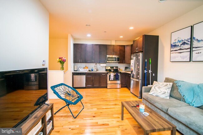 1242 Point Breeze Ave in Philadelphia, PA - Building Photo - Building Photo