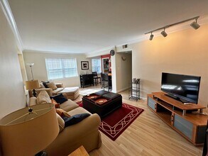 2107 N Scott St in Arlington, VA - Foto de edificio - Building Photo