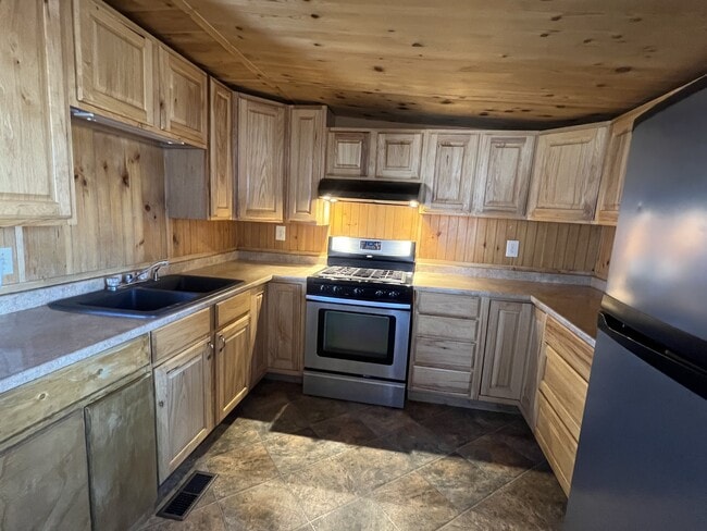 property at 1565 Ray's Rd