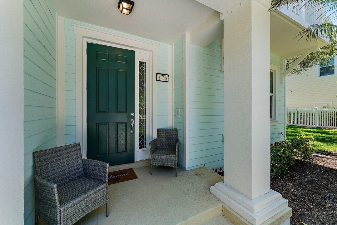 1220 Dakota Dr in Jupiter, FL - Building Photo